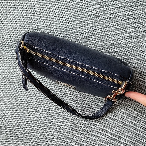 NWOT Dooney & Bourke Dark Navy Blue Leather Zip Shoulder Bag Clutch - Picture 3 of 6
